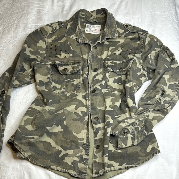 Oversized Camouflage Button-Up - Picture 1 of 6